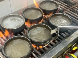 Trải nghiệm ăn phở bát đá sôi sùng sục khách tự nấu tại bàn #1