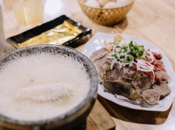 #1 Phở bát đá - tạo ra trải nghiệm ẩm thực thú vị