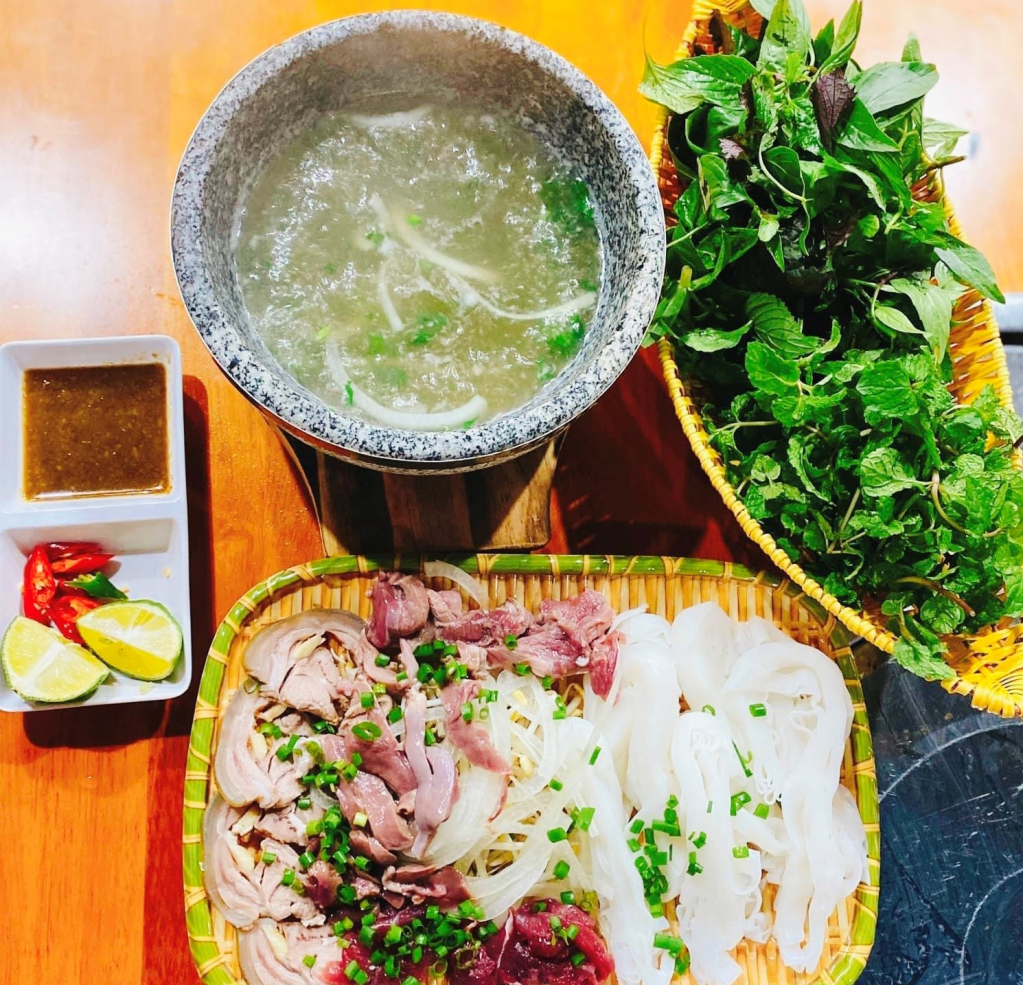 Phục vụ tận tâm, chu đáo – Đội ngũ nhân viên nhiệt tình, thân thiện.Siêu Ngon – Siêu Đỉnh! Thưởng thức hương vị khó quên tại Quán Thanh Nhã