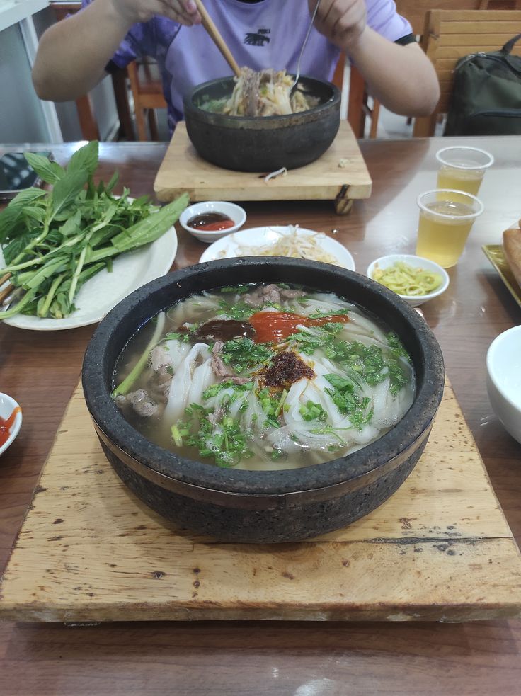 Giá cả hợp lý, phù hợp với mọi đối tượng từ dân địa phương đến khách du lịch. Quán Thanh Nhã – Bí mật của dân sành ăn mà bạn chưa biết