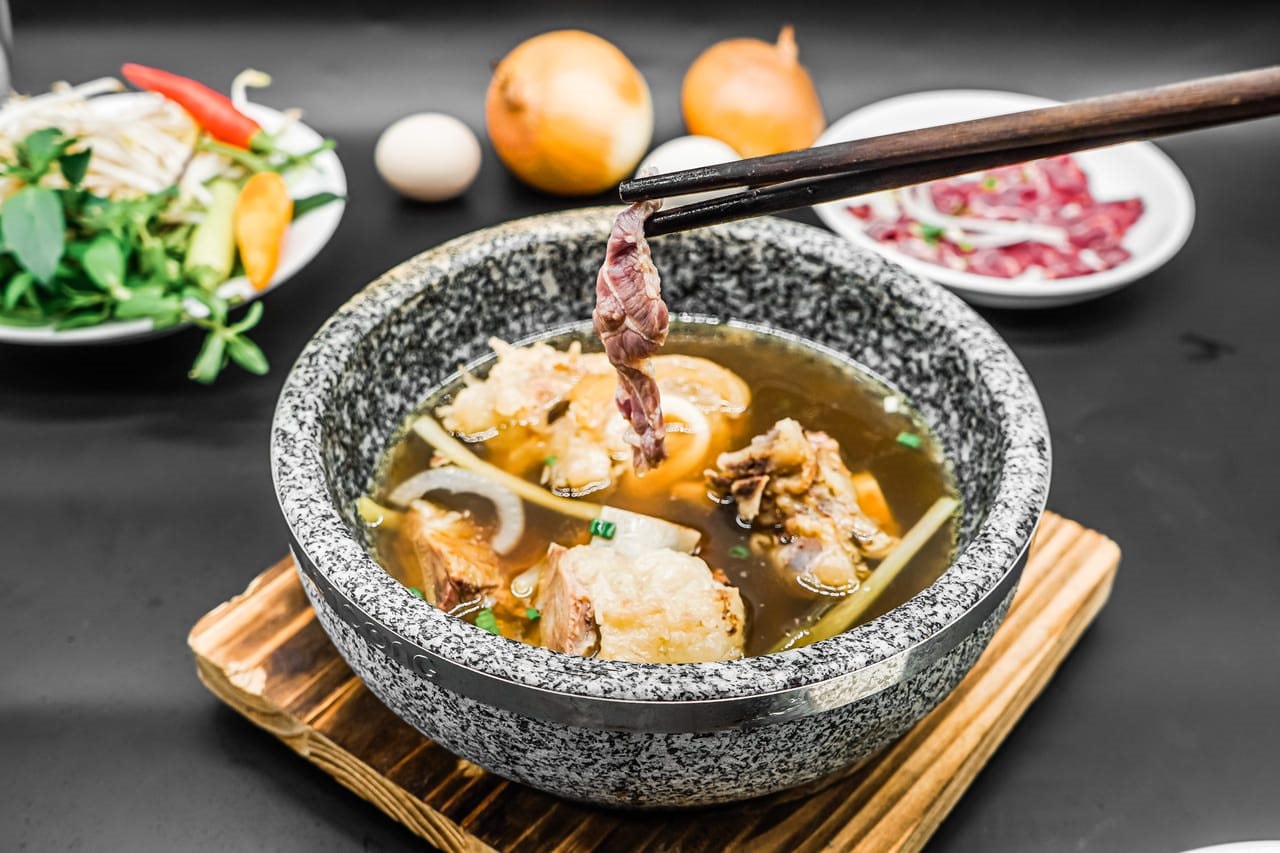 Phở Bát Đá - Bún Mắm Sài Gòn Thanh Nhã, một trong những lựa chọn nổi bật mà bạn không thể bỏ qua. Điểm danh quán phở thố đá ở Đồng Nai ngon nức tiếng #1