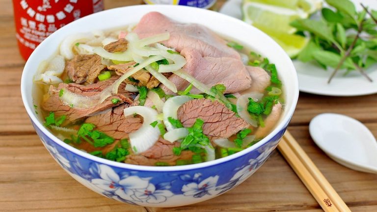 Cách nấu phở bò miền Nam gia truyền cực đậm đà #1 - Phở bò là thức quà đặc biệt, cũng là món ăn mang đậm quốc hồn quốc túy của dân tộc ta.